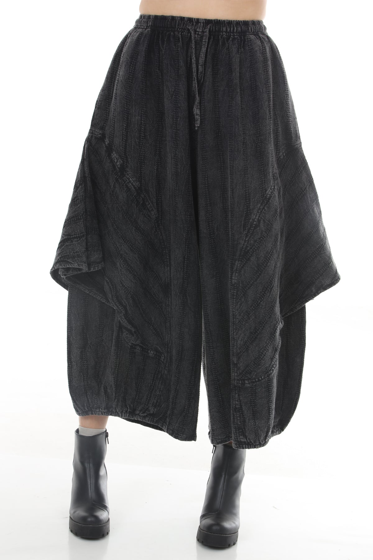 Draped Waffel Barrel Pants
