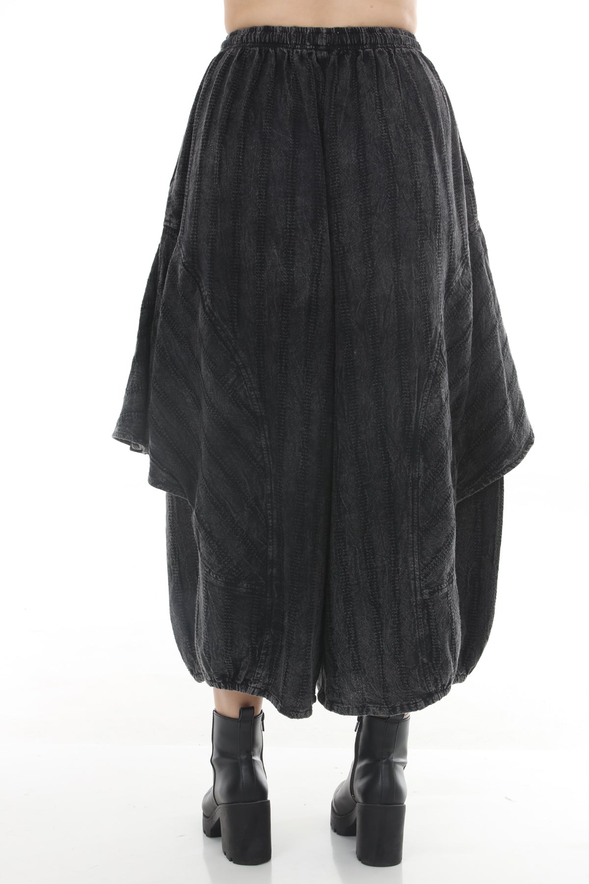 Draped Waffel Barrel Pants
