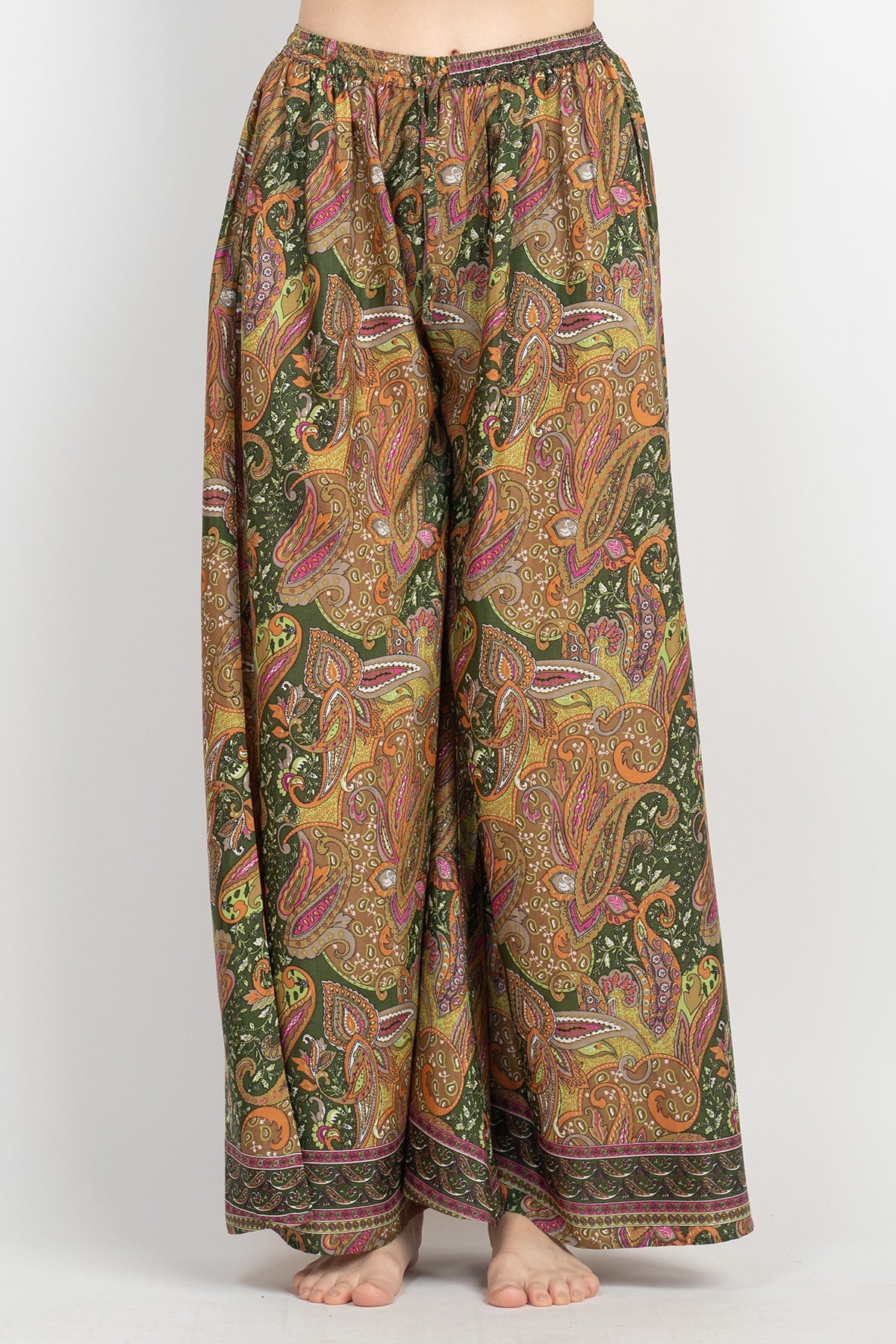 Effortlessly Styling Floral Printed Pants